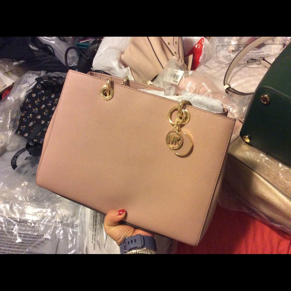 NWT Michael Kors medium Cynthia leather Satchel